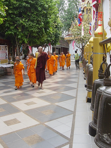 Day 1 - Trip To Doi Suthep Temple : Chiang Mai, Thailand (Apr'05) 4