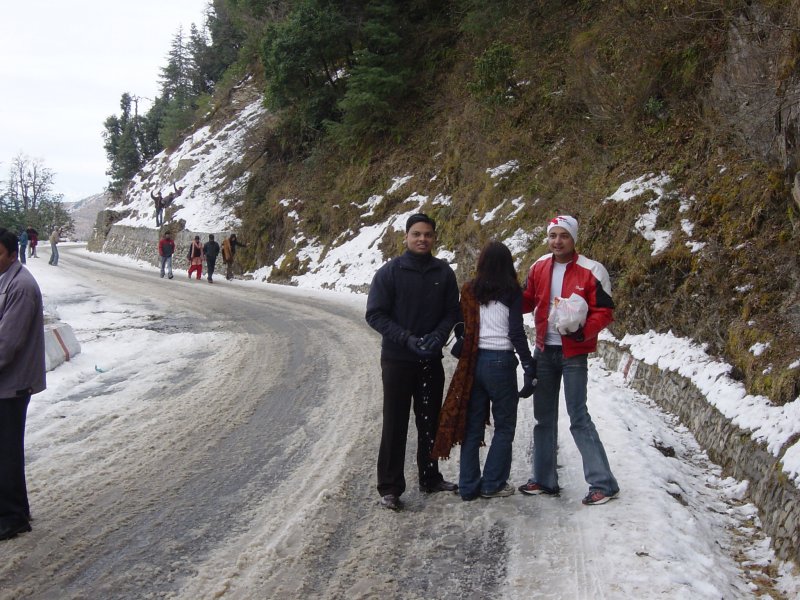 Team Building Activities in Dhanaulti Snowfall : India (Dec'06) 7