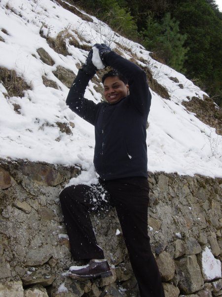 Team Building Activities in Dhanaulti Snowfall : India (Dec'06) 8