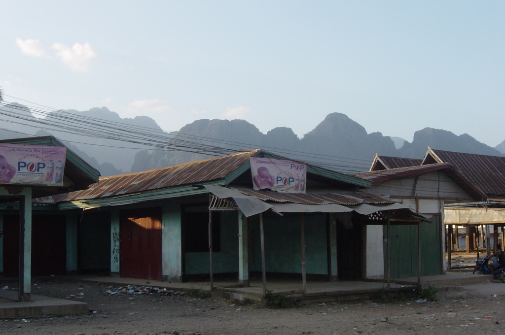 Day 1 - I fall in Love With Vang Vieng : Laos (Dec'04) 14