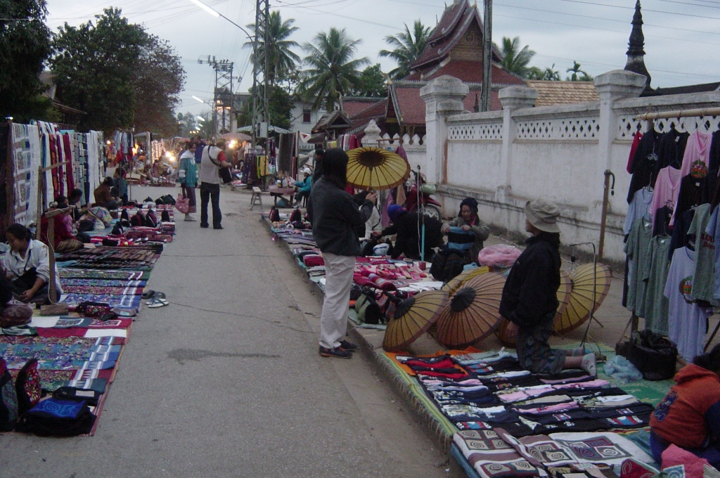 Day 2 - Celebrated New Year in Luang Prabang : Laos (Dec'04) 15