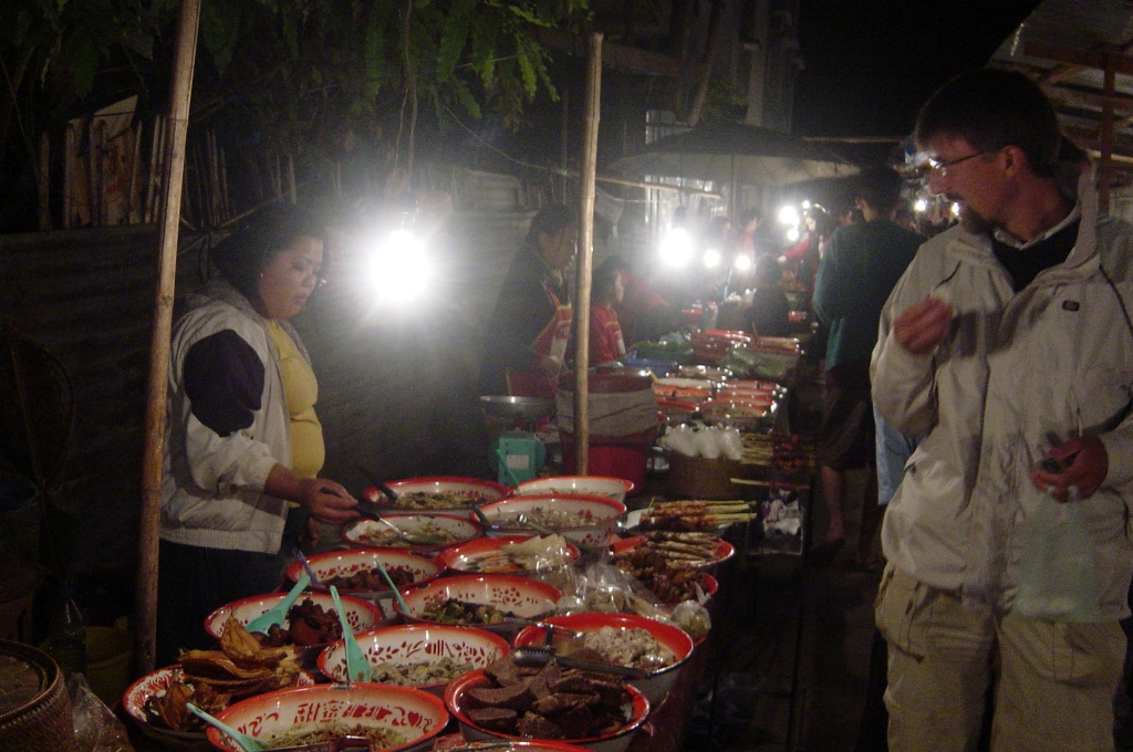 Day 2 - Celebrated New Year in Luang Prabang : Laos (Dec'04) 13