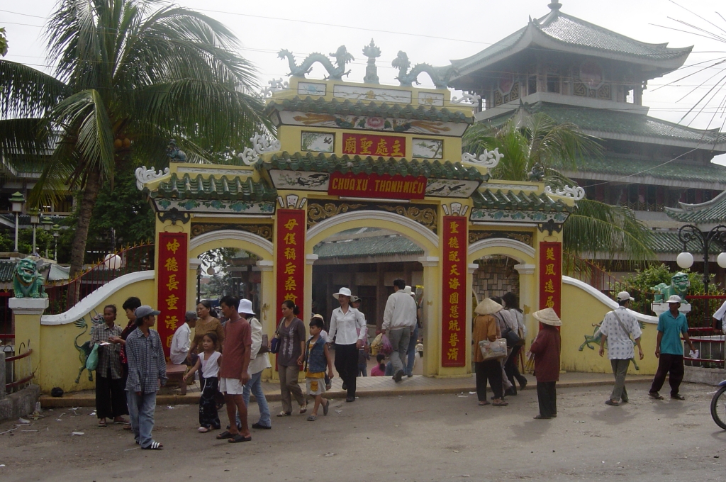 Day Trip To Am Chua Temple : Vietnam (Jul'04) 2