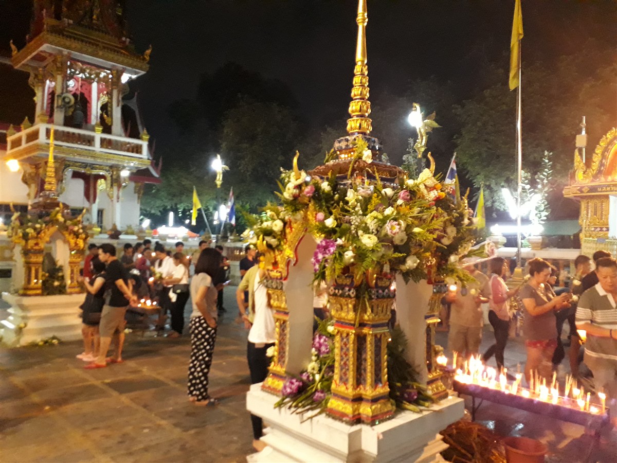 Paying Respect At Wat Thepleela Temple, Bangkok : Thailand (May'17) 3