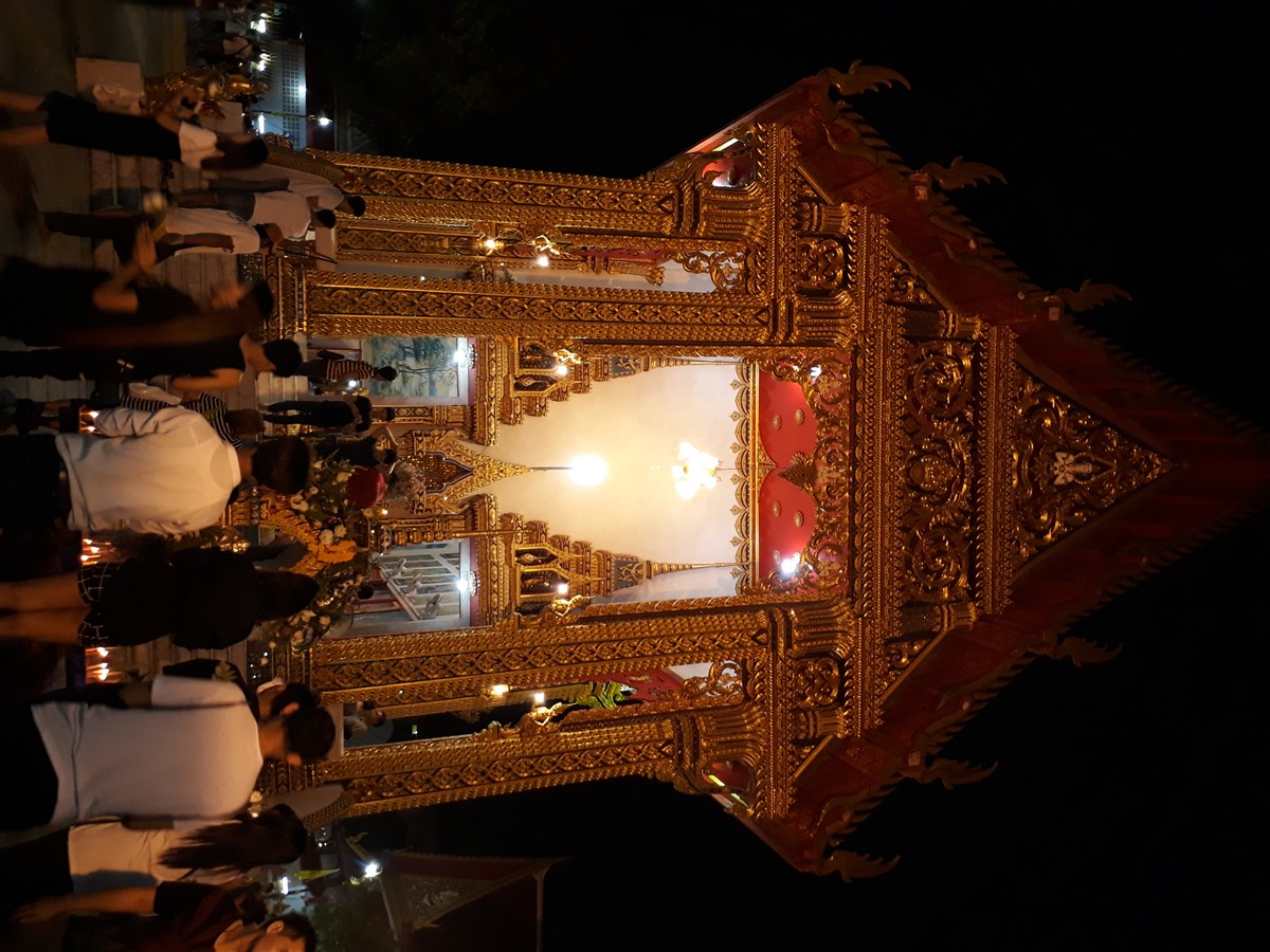 Paying Respect At Wat Thepleela Temple, Bangkok : Thailand (May'17) 10