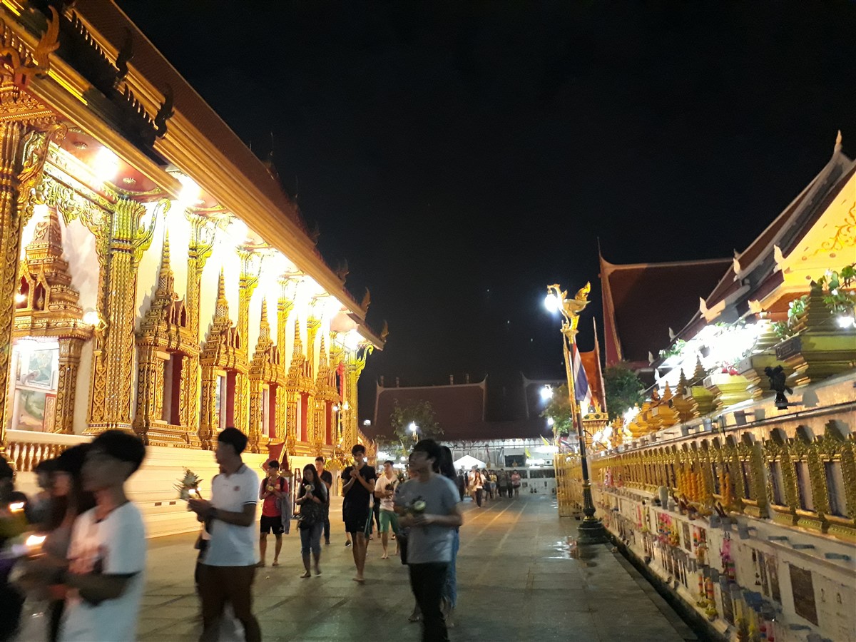 Paying Respect At Wat Thepleela Temple, Bangkok : Thailand (May'17) 9