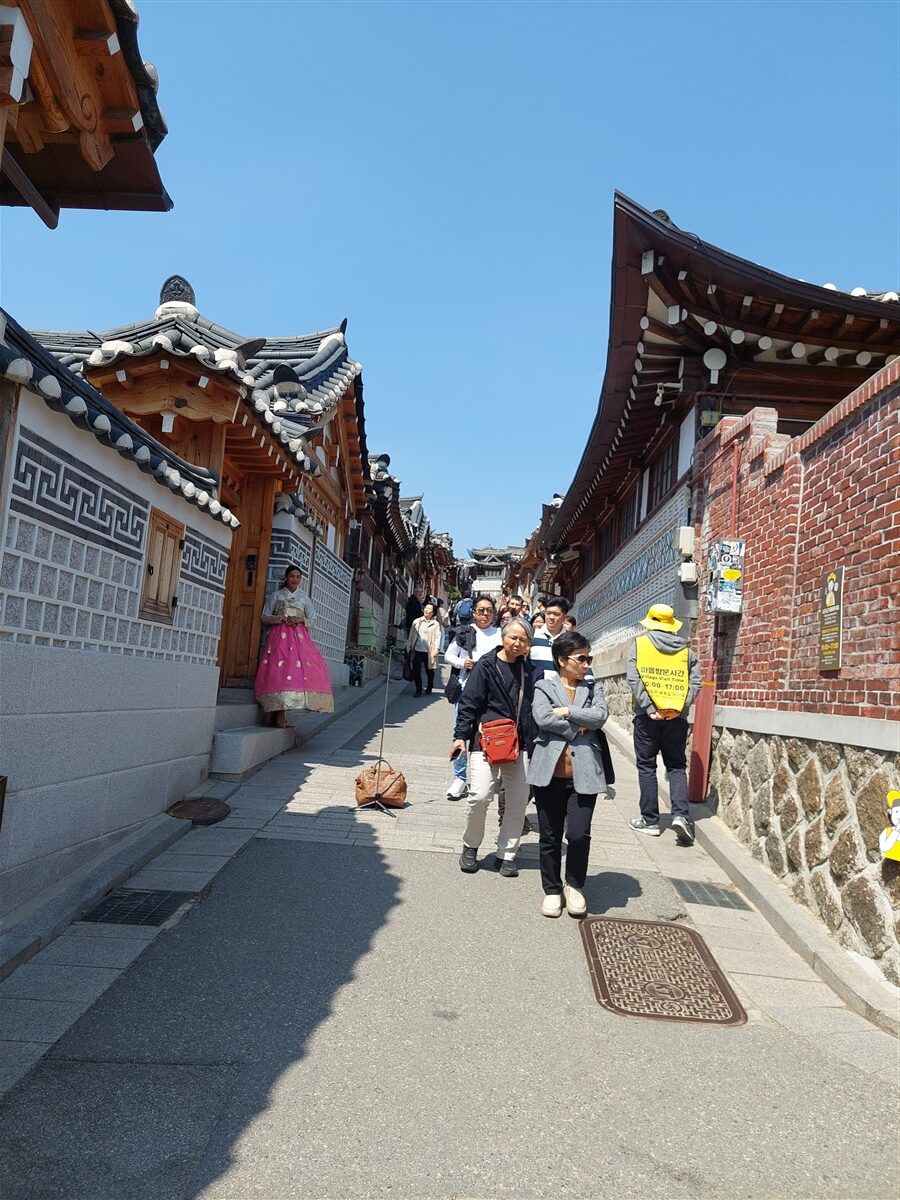 Day 3 - Bukchon Hanok Village, Yeouido Park & Hongdae Area : Seoul, South Korea (Apr'24) 6